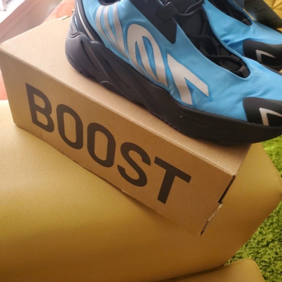 Yeezy - Picture 3 of 4